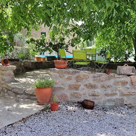 Cantinho D'aldeia בית נופש
