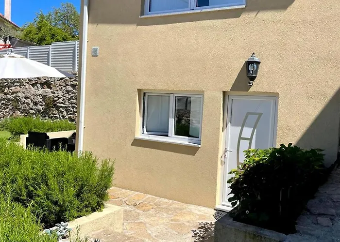 Cantinho D'aldeia Holiday home *